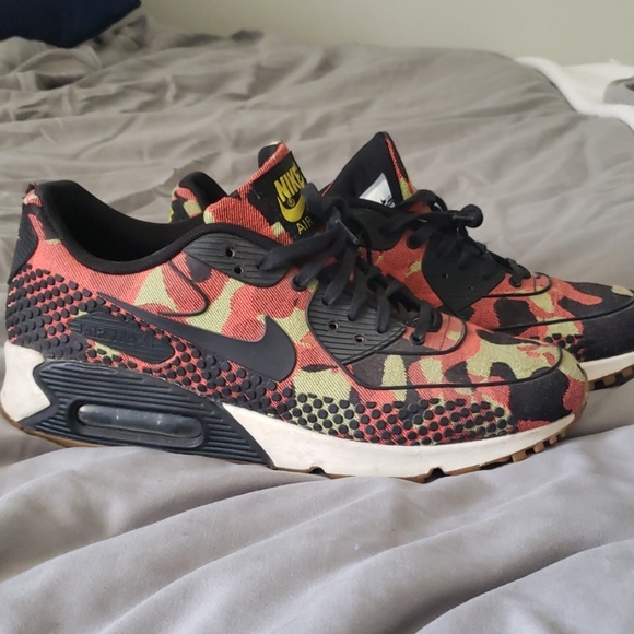 Nike Shoes - NIKE AIR MAX 90